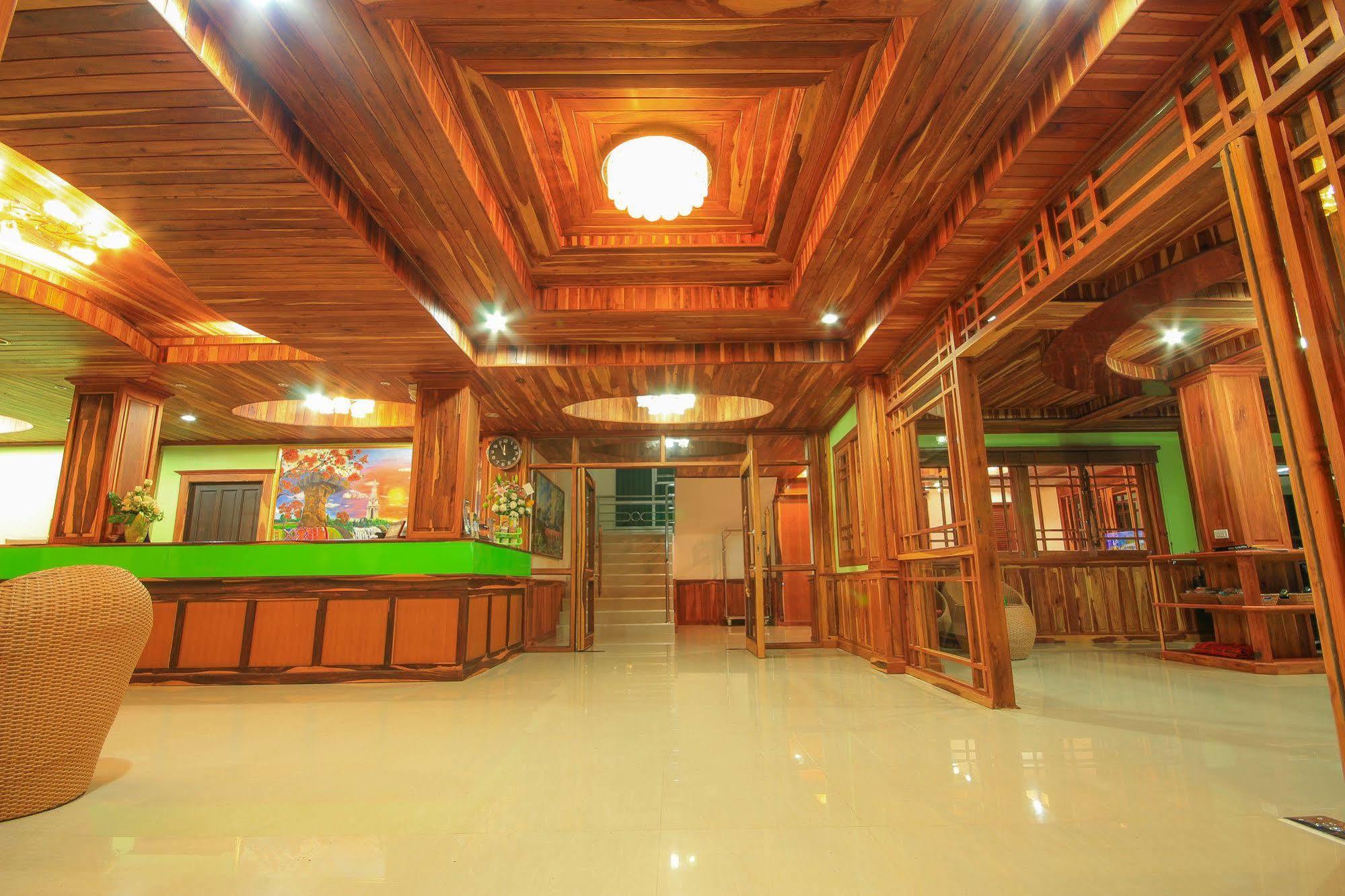 希索普雷斯酒店 乌隆他尼 外观 照片